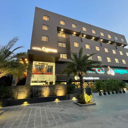 Hotel Cypress Nadiad Ngoại thất bức ảnh