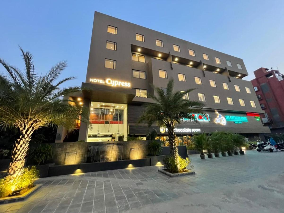 Hotel Cypress Nadiad Ngoại thất bức ảnh