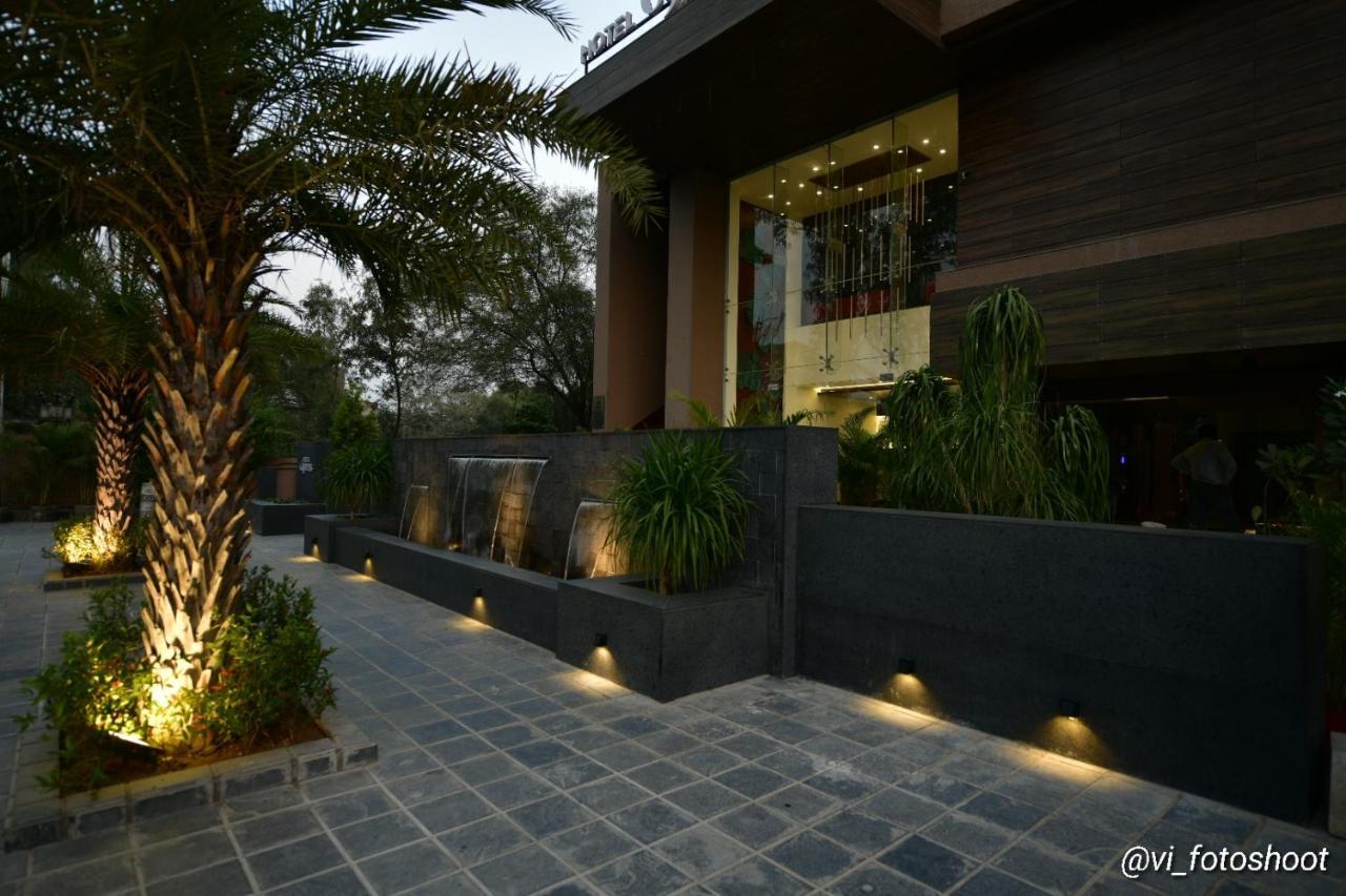 Hotel Cypress Nadiad Ngoại thất bức ảnh