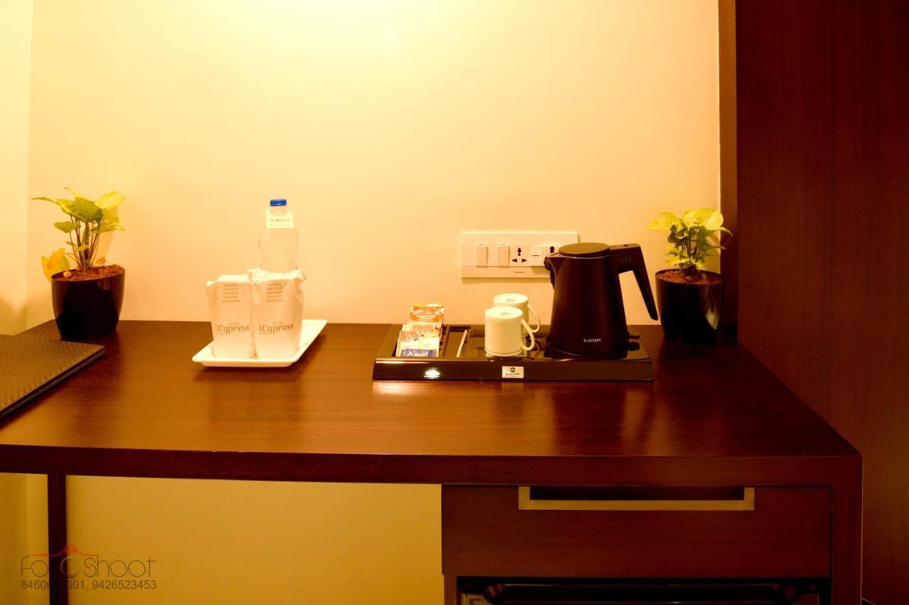 Hotel Cypress Nadiad Ngoại thất bức ảnh