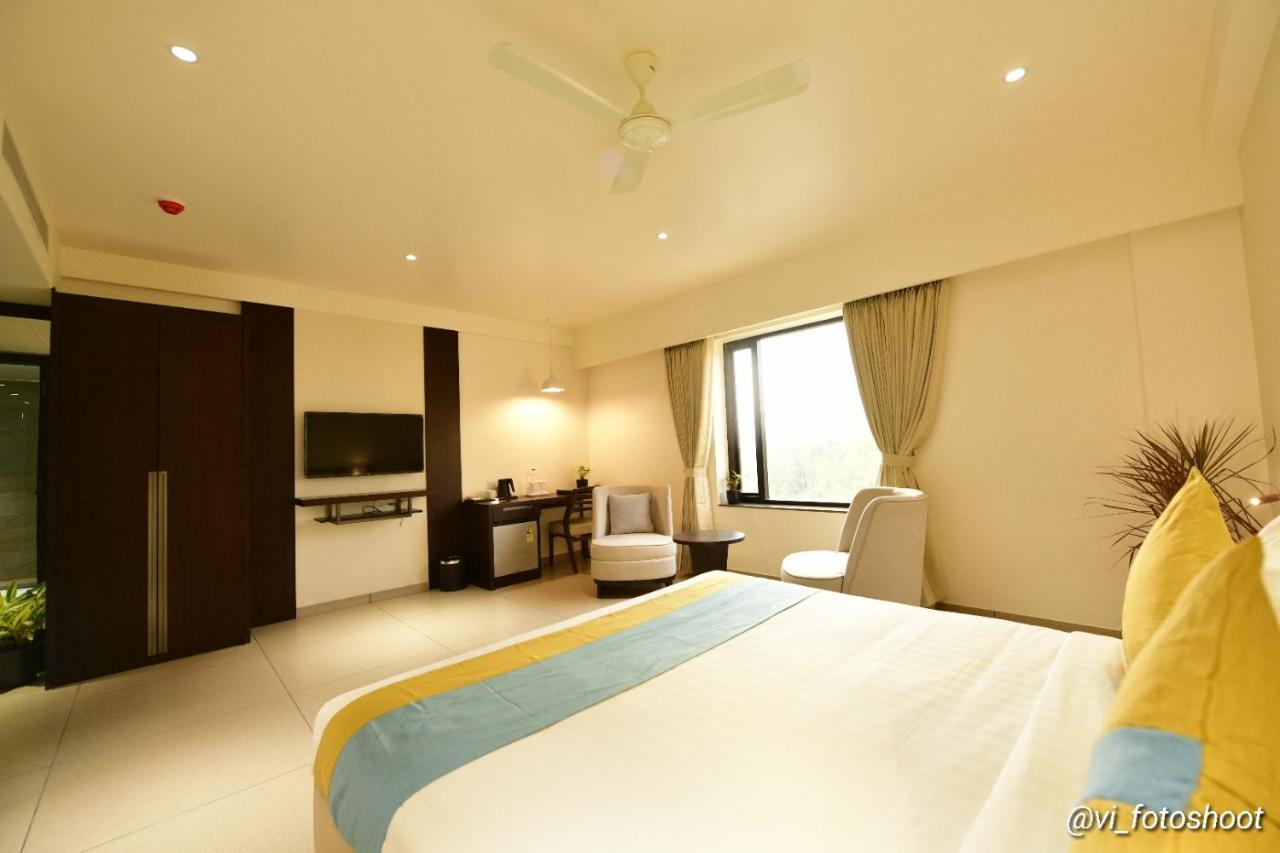 Hotel Cypress Nadiad Ngoại thất bức ảnh