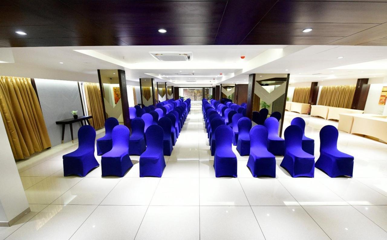 Hotel Cypress Nadiad Ngoại thất bức ảnh