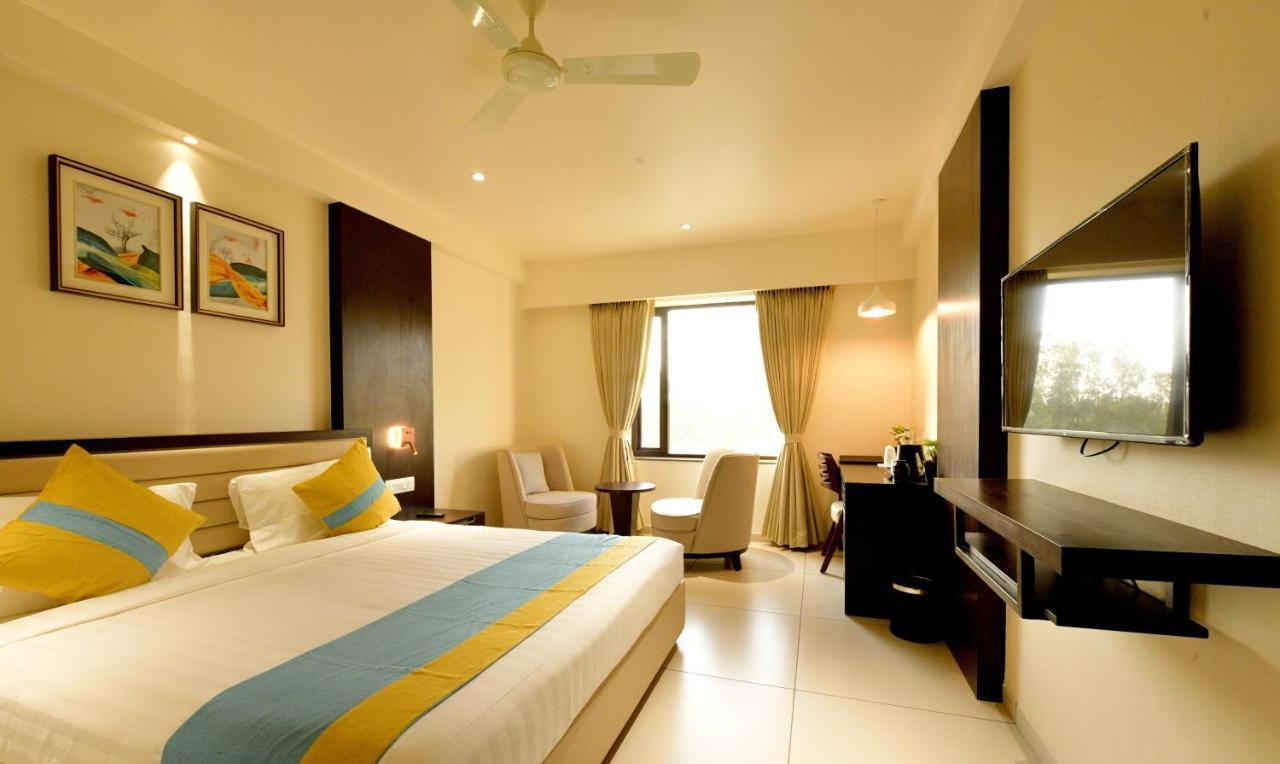 Hotel Cypress Nadiad Ngoại thất bức ảnh
