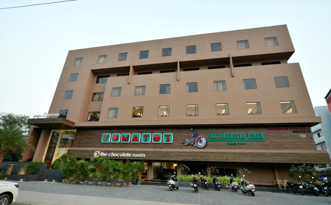 Hotel Cypress Nadiad Ngoại thất bức ảnh