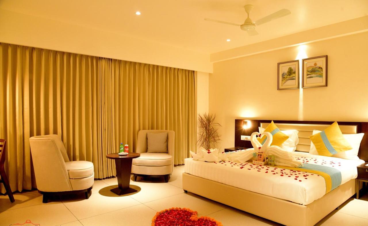 Hotel Cypress Nadiad Ngoại thất bức ảnh