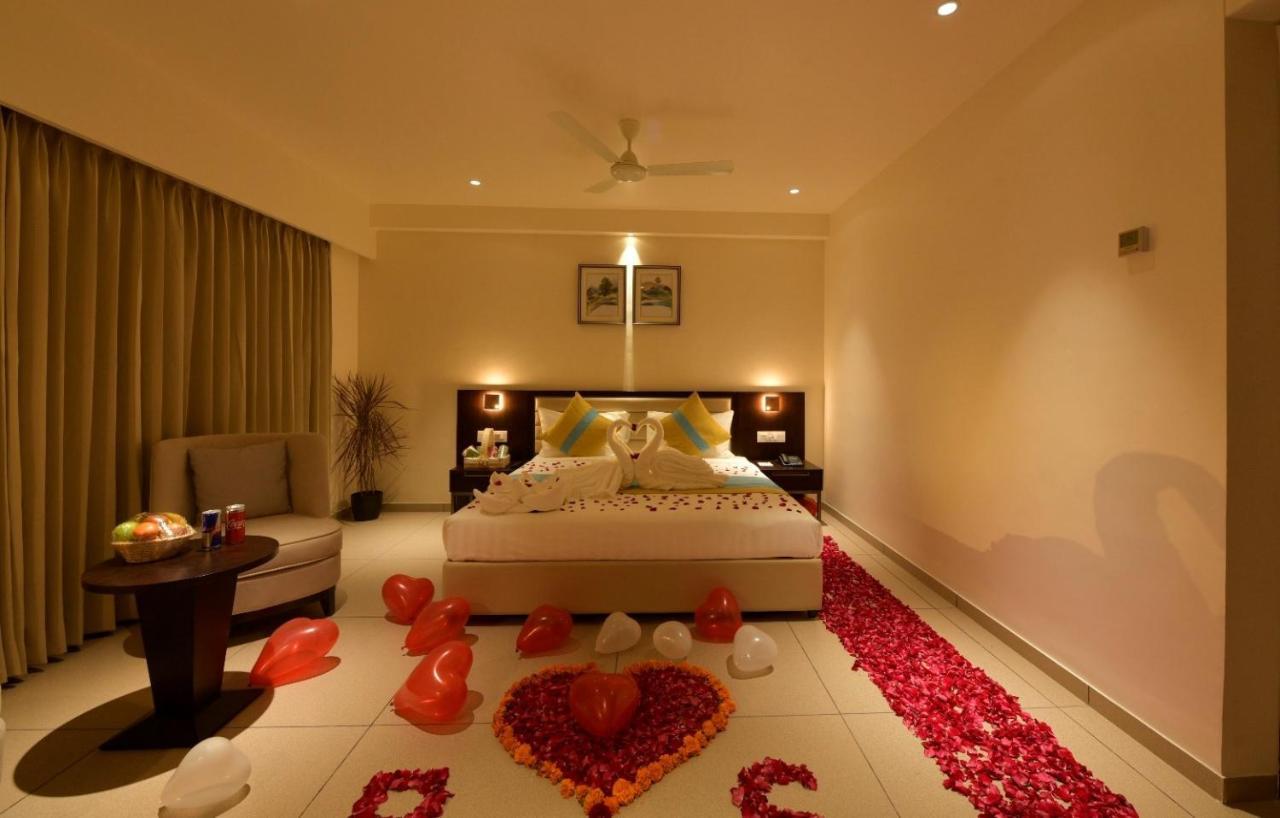 Hotel Cypress Nadiad Ngoại thất bức ảnh