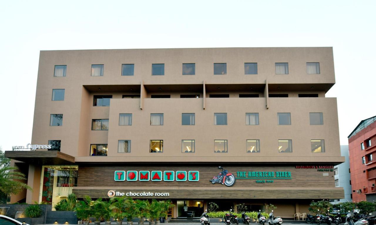 Hotel Cypress Nadiad Ngoại thất bức ảnh