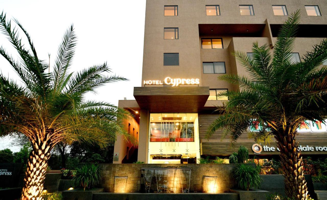 Hotel Cypress Nadiad Ngoại thất bức ảnh