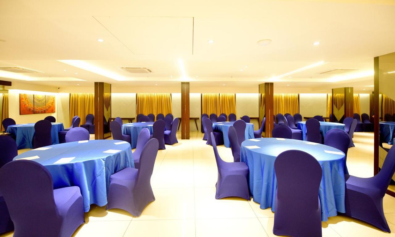 Hotel Cypress Nadiad Ngoại thất bức ảnh