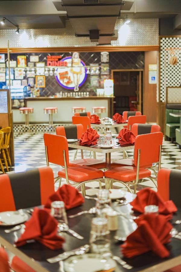 Hotel Cypress Nadiad Ngoại thất bức ảnh