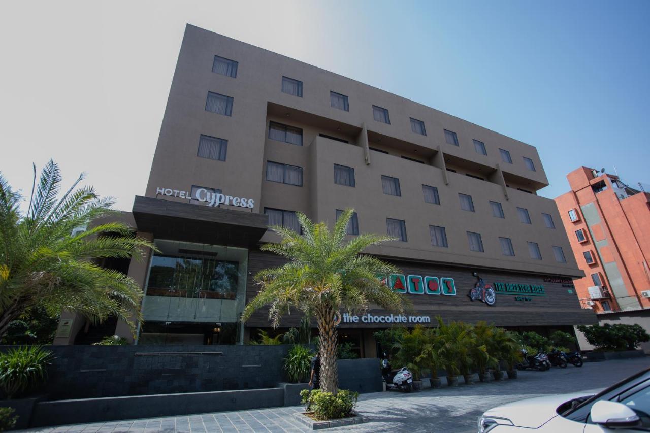 Hotel Cypress Nadiad Ngoại thất bức ảnh