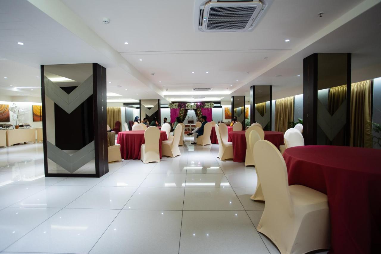 Hotel Cypress Nadiad Ngoại thất bức ảnh
