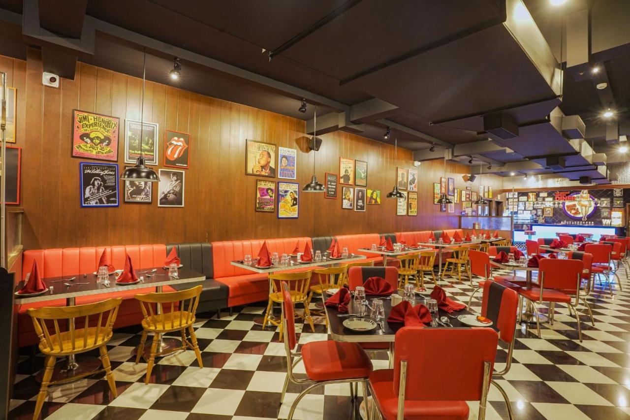 Hotel Cypress Nadiad Ngoại thất bức ảnh