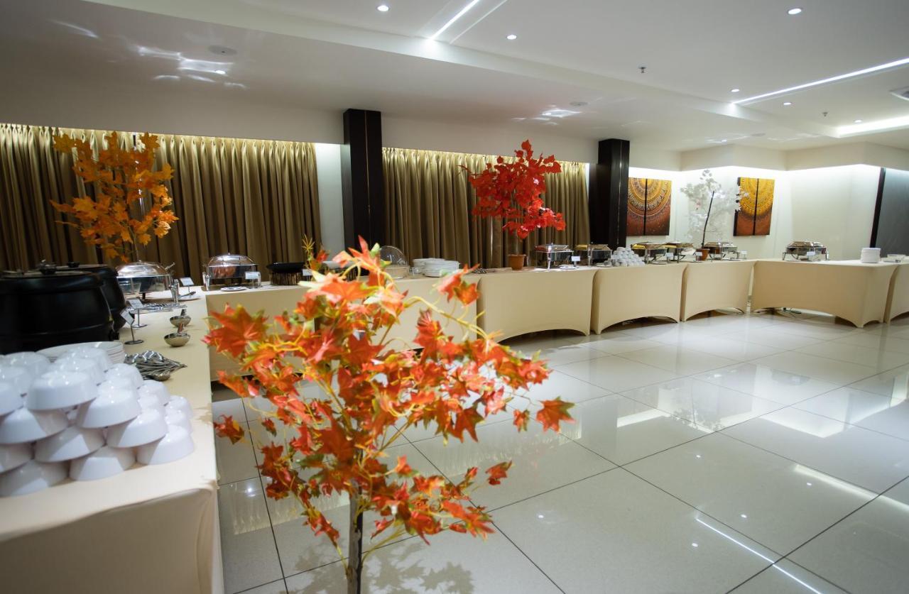 Hotel Cypress Nadiad Ngoại thất bức ảnh