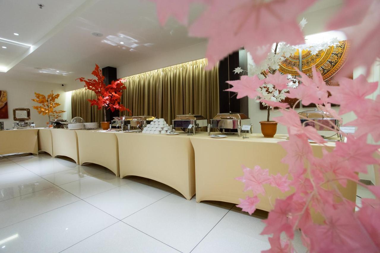 Hotel Cypress Nadiad Ngoại thất bức ảnh