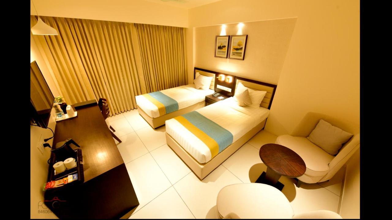 Hotel Cypress Nadiad Ngoại thất bức ảnh