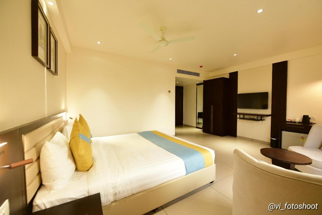 Hotel Cypress Nadiad Ngoại thất bức ảnh